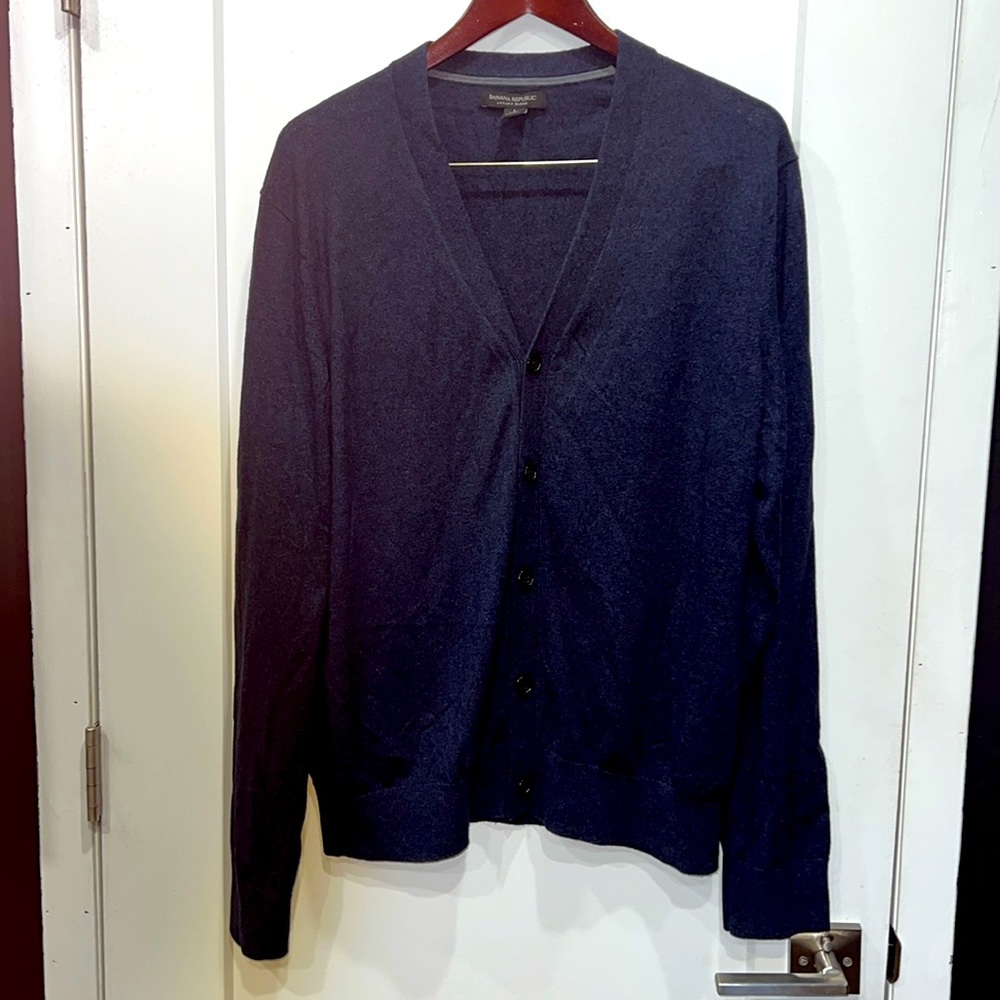 Mens navy, sz L, silk Bnanana Republic cardigan